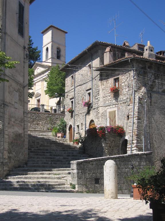 Il Sorriso Dei Monti Bed and Breakfast Orvinio Eksteriør billede